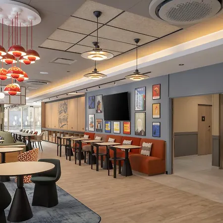 Hampton By Hilton Paris Ouen Hotel