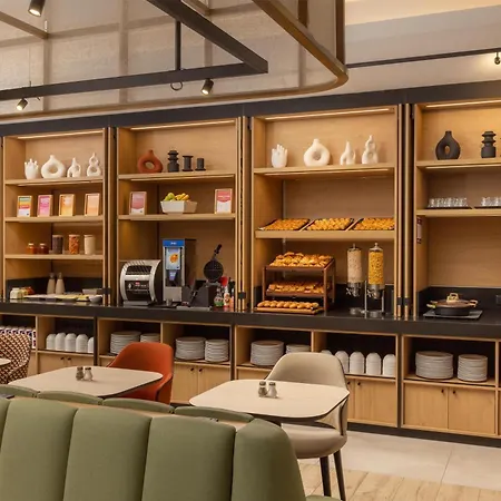 Hampton By Hilton Paris Ouen