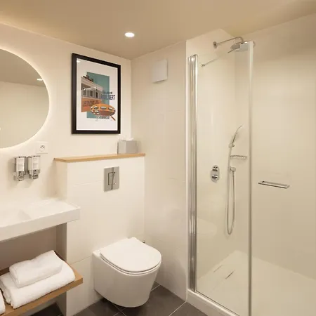 Hampton By Hilton Paris Ouen Hotel