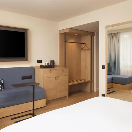 Hampton By Hilton Paris Ouen Hotel