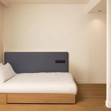 Hotel Hampton By Hilton Paris Ouen 4*