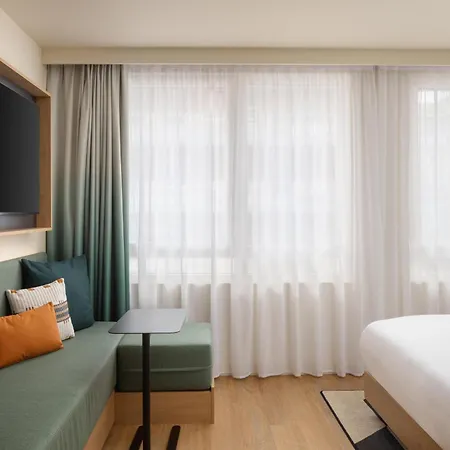 Hotel Hampton By Hilton Paris Ouen 4*