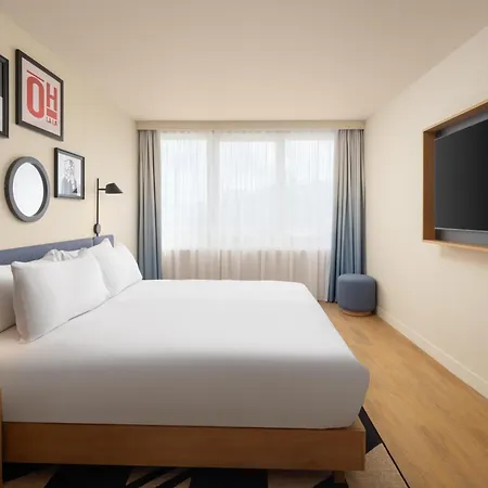 Hotel Hampton By Hilton Paris Ouen 4*