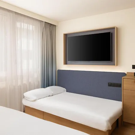 Hampton By Hilton Paris Ouen Hotel 4*