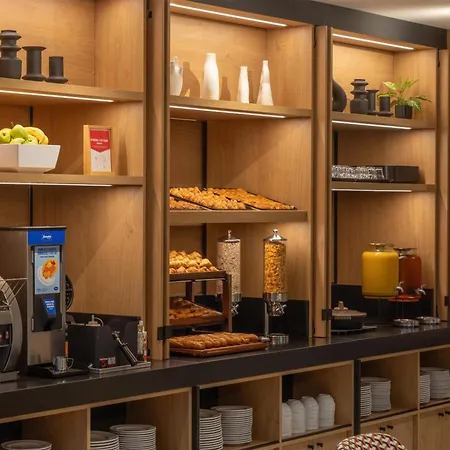 Hampton By Hilton Paris Ouen Hotel