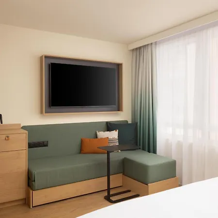 Hampton By Hilton Paris Ouen Hotel 4*
