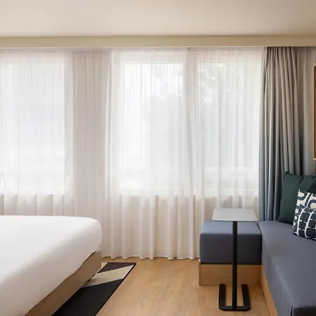 Hampton By Hilton Paris Ouen Hotel