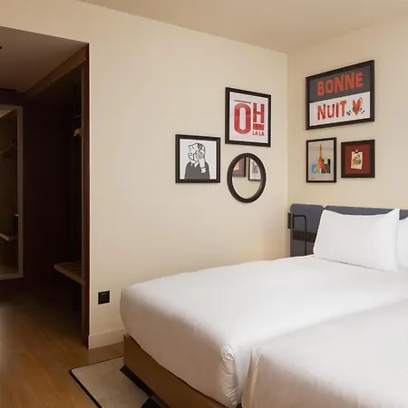 Hampton By Hilton Paris Ouen Hotel 4*