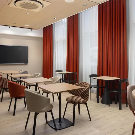 Hampton By Hilton Paris Ouen Hotel