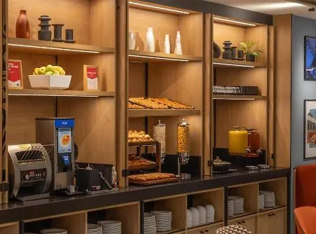 Hampton By Hilton Paris Ouen Hotel 4*