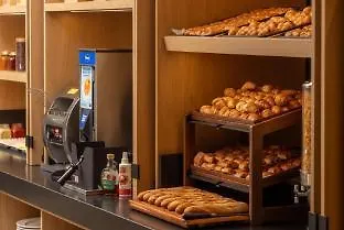 Hampton By Hilton Paris Ouen Hotel