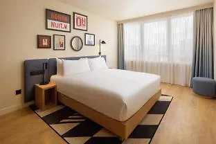 Hampton By Hilton Paris Ouen Hotel